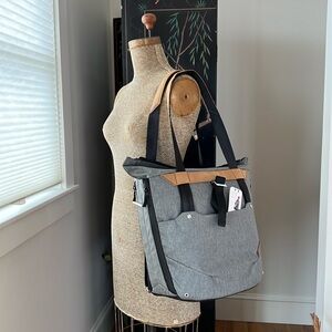 Peak design, the everyday tote bag for cameras and essential carry.